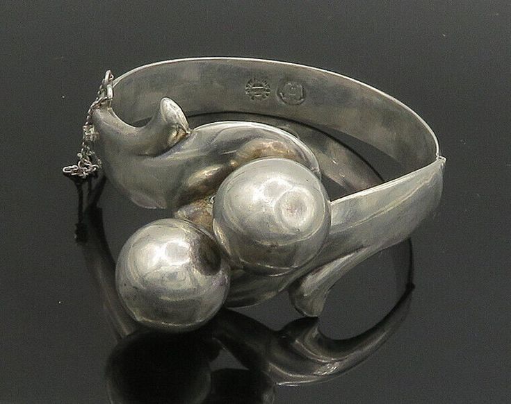 "MORENA MEXICO 925 Silver - Vintage Shiny Modernist Bangle Bracelet - BT8948  Jewelry Type:         Bracelet   Metal Type:            925 Silver  Metal Size:             6.5\" Length  1\" Height   Stone Type:            N/A  Condition:              N/A  Jewelry Weight:     46.6 Grams  PLEASE NOTE: THIS ITEM IS PRE-OWNED. ALTHOUGH MOST ITEMS ARE IN VERY GOOD CONDITION, SOME MAY NEED CLEANING AND/OR MINOR REPAIRS. WE MAKE A VERY STRONG EFFORT TO UPLOAD CLEAR PICTURES. PLEASE INSPECT ALL PICTURES AND ASK ALL QUESTIONS YOU MAY HAVE PRIOR TO MAKING A PURCHASE. NOT ALL STONES ARE GENUINE, SOME ARE ENHANCED OR CREATED." Silver Jews, Avant Garde Jewelry, Clear Pictures, Bracelet Metal, Modernist Jewelry, Silver Bells, Funky Jewelry, Victorian Jewelry, Jewelry Inspo