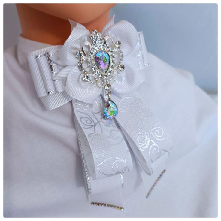 Women's tie, maybe for a girl, for school, for a birthday, for a baptism, for church. Сolor white, decorated  with a brooch with rhinestones. Handmade, original design. Looks elegant and stylish for any occasion. Gift wrapping. White Ribbon Brooches For Party, White Ribbon Brooch For Wedding, White Rhinestone Brooches For Formal Occasions, Formal White Rhinestone Brooches, Formal White Brooches With Rhinestones, White Rhinestone Party Brooches, White Party Brooches With Rhinestones, White Rhinestones Party Brooches, Diy Necktie