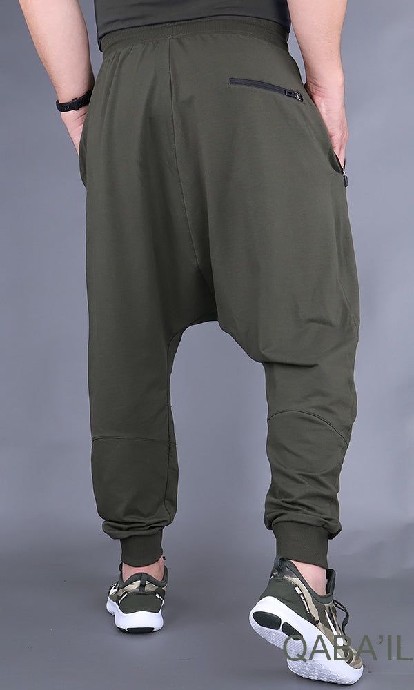 QL Athletik Joggers in Khaki Description: QL Athletik Joggers offer great mobility, a blend of comfort and fashion-forward style, making them a wardrobe staple. These multi-purpose modern joggers have become essential whether you’re working out, lounging at home or going out. You can dress up or down depending on the occasion and you’ll still look sharp. Modern Islamic clothing for men Very high-quality fabric from top brands Has a small logo on the left leg and ribbed cuffs With an elastic wais Modern Islamic Clothing, Relaxed Trousers, Boho Life, T Shirt World, Khaki Fashion, Collared Sweatshirt, Urban Lifestyle, Clothing Men, Islamic Clothing