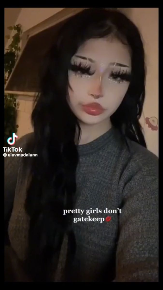 Pretty Emo Makeup Looks, Where To Get Makeup, Alternative Makeup For School, They Only Want You When Your 17, Cute Grunge Makeup, Emo Baddie Makeup, Alternative Makeup Tutorial, Makeup Looks Alt, Dark Makeup Tutorial