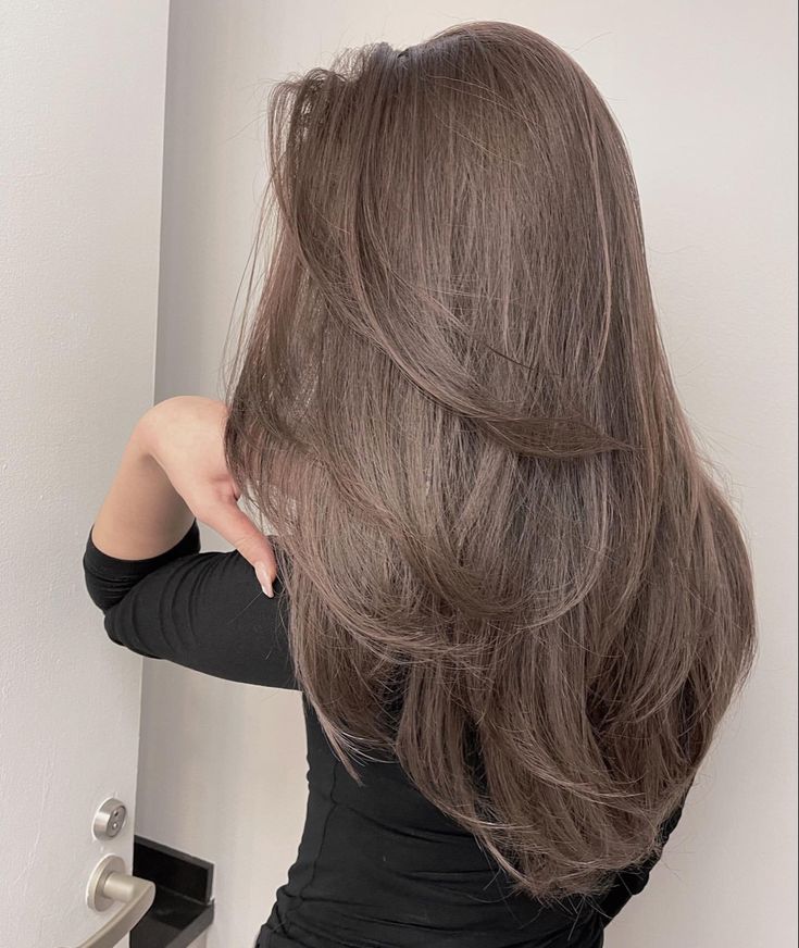 Korean Hair Color, Brown Hair Looks, Brown Hair Inspo, Hair Inspiration Long, Hairstyles For Layered Hair, Light Hair Color, Haircuts For Medium Hair, Haircuts Straight Hair, Haircuts For Long Hair