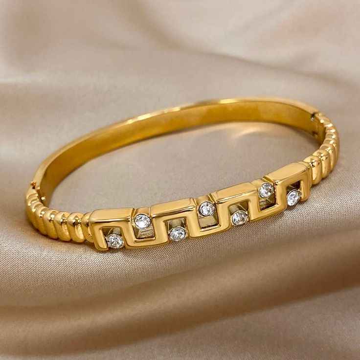 Brand New Women's Diamond & Gold Bangle Bracelet 14k Gold Plated Sterling Silver Genuine 2ct Radiant Cut Lab Created Diamonds 7" - The Most Common Women's Size Retail Price $400 Buy With Confidence From A Top Rated Seller With A 99%+ Feedback Rating! A0443 (Id-1551) Formal Gold Bangle Bracelet With Plating, White Gold Tarnish Resistant Diamond Bangle, Anniversary Gold Metal Bracelet Tarnish Resistant, Tarnish Resistant White Gold Diamond Bangle, Anniversary Gold Metal Bracelet, Gold Bangle Bracelets With Diamond Accents, Gold Bangle Chain Bracelet With Diamond Accents, White Gold Tarnish Resistant Bangle, White Gold Tarnish-resistant Bangle