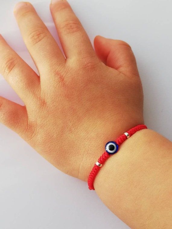 Macrame For Kids, Bracelet For Baby Girl, Unique Beaded Bracelet, Rakhi Design, Red Bracelet, Blue Charm, Evil Eye Protection, Gift Tags Diy, Bracelets Design