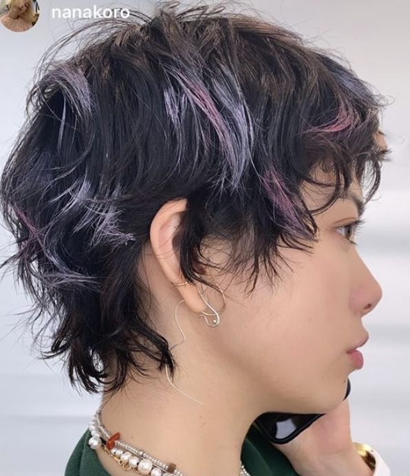 Short Hair With Streaks Of Color, Pixie With Chunky Highlights, Short Hair Streaks, Brown Pixie With Blonde Highlights, Short Hair Dyed, Dyed Pixie Cut, Dark Pixie Cut, Pixie Cut With Highlights, Locked Tomb