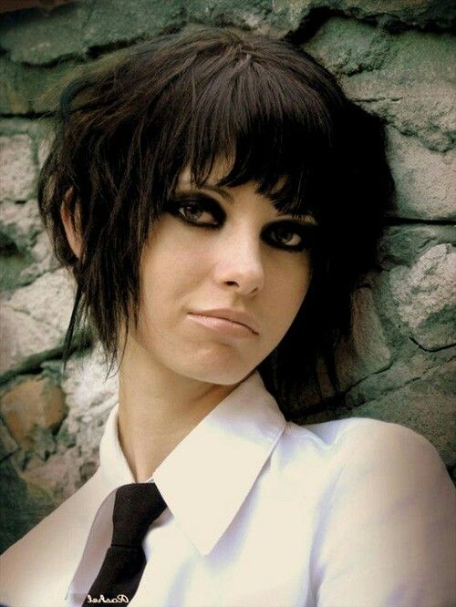 Cute bob Short Emo Haircuts, Gaya Rambut Emo, Short Emo Hair, Emo Haircuts, Emo Hairstyle, Short Punk Hair, Emo Hairstyles, Chin Length Hair, Girl Haircut