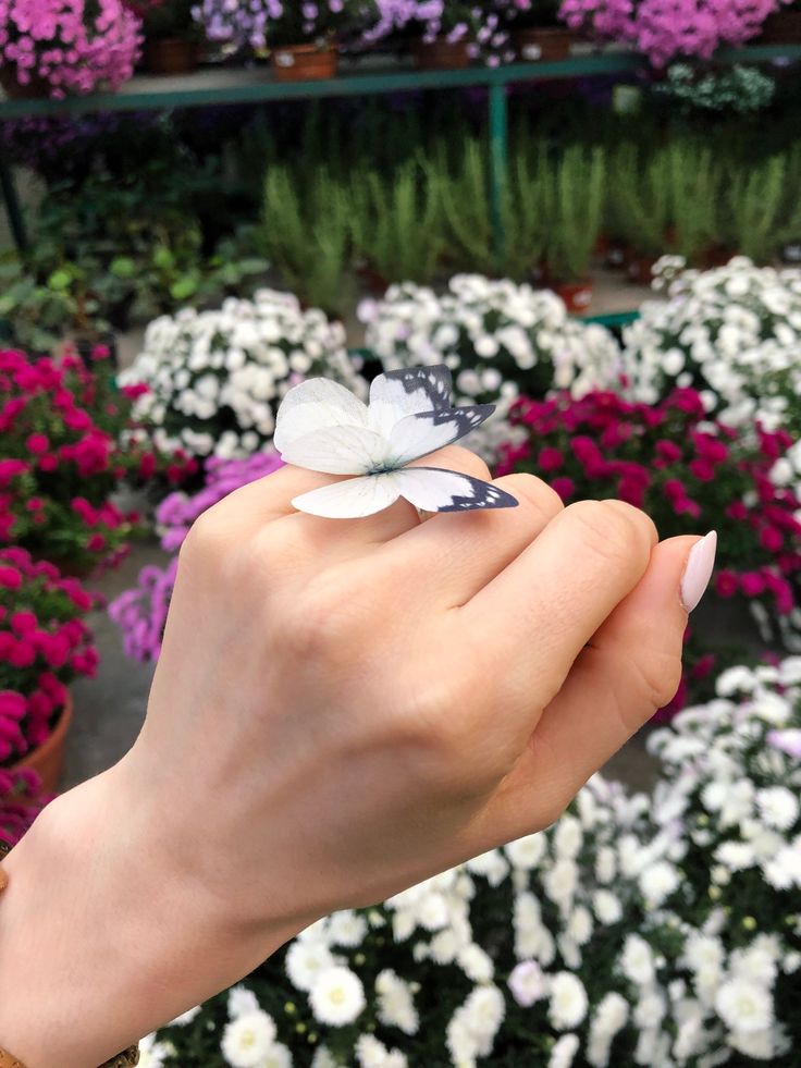 Welcome to my Etsy shop! I'm so excited to share with you my latest creation - the Boho Chic White Butterfly Ring. As a lover of bohemian style and nature-inspired designs, I created this ring to be a statement piece that captures the beauty of a butterfly's wings. Handcrafted with a chunky band and a delicate butterfly wing design, this aesthetic couple ring is truly one of a kind.I use only the highest quality materials to create my jewelry, and this chunky ring is no exception. It's built to Butterfly Wing Design, Bohemian Schick, Nature Butterfly, Estilo Hippy, Wing Design, Delicate Butterfly, Aesthetic Couple, Chunky Ring, Wings Design