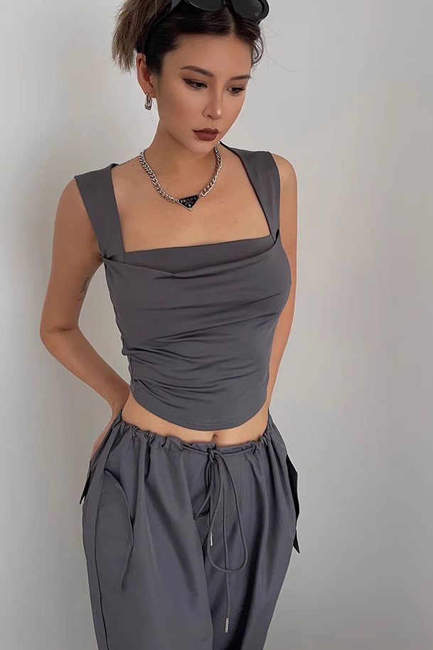 Affordable Fitted Gray Tank Top, Dark Grey Tank Top Outfit, Dark Grey Crop Top, Seamless Sleeveless Gray Crop Top, Gray Seamless Sleeveless Crop Top, Skirt Outfits Korean, Casual Summer Skirt, Y2k Fall Outfits, Suits Clothing