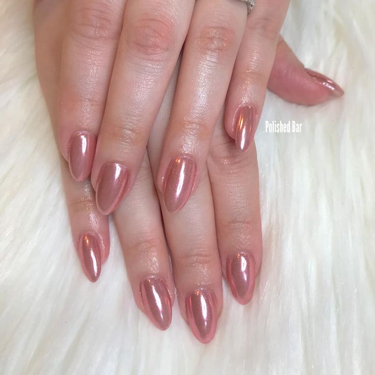 POLISHED BAR 💅 on Instagram: “Rose Gold 💗 #rosegoldnails #chromenails #rosegold” Rose Gold Nails Aesthetic, Rose Gold Acrylics, Chrome Rose Gold Nails, Rose Gold Chrome Tips Nails, Rosegold Nailart, Pink Metallic Nails Rose Gold, Rose Gold Chrome Nails, Rosy Nails, Golden Rose Nail Polish