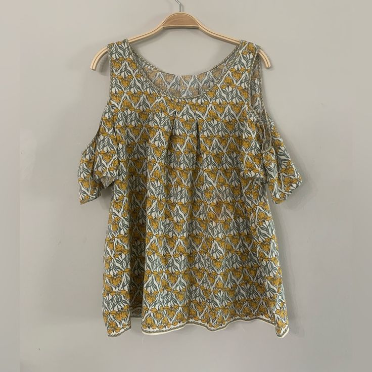 New Condition Tags Attached Retail Is $98 Size Medium Yellow Printed Blouse For Summer, Mustard Floral Print Vacation Tops, Mustard Floral Print Summer Top, Yellow Printed Summer Blouse, Yellow Summer Printed Blouse, Yellow Short Sleeve Blouse For Vacation, Yellow Printed Blouse For Day Out, Casual Mustard Tops With Floral Print, Casual Mustard Top With Floral Print