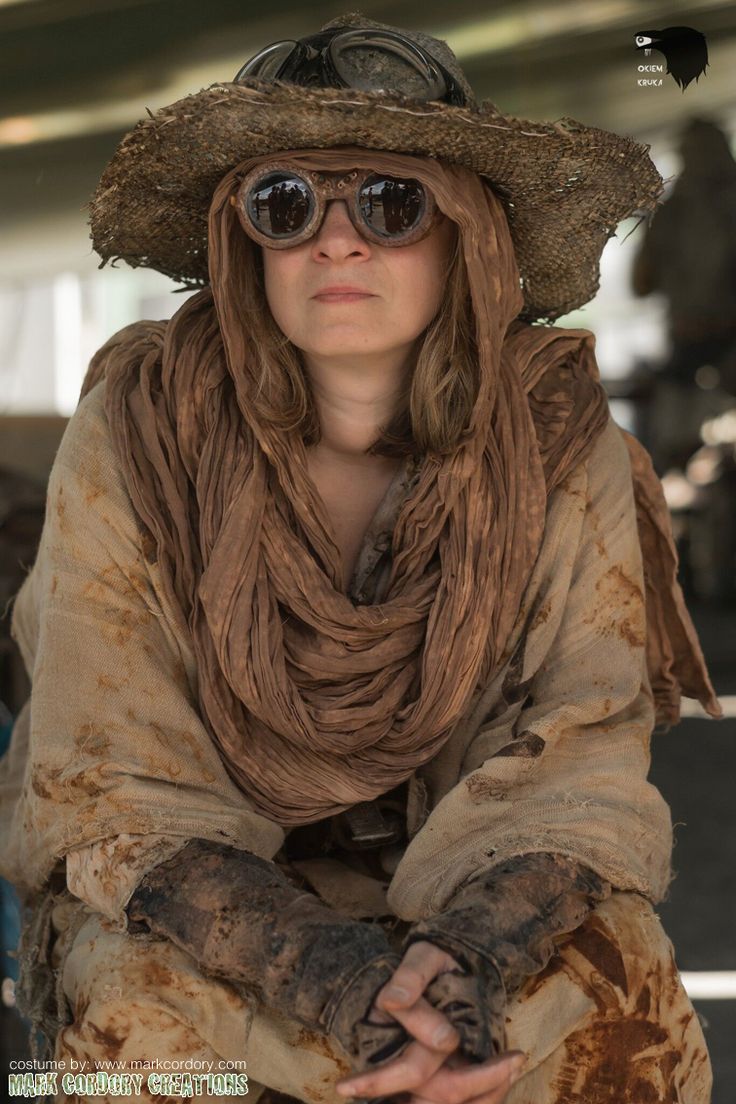 Wastelands Post Apocalyptic, Post Apocalyptic Goggles, Wasteland Outfit Aesthetic, Desert Nomad Clothing, Post Apocalyptic Costume Women, Post Apocalyptic Steampunk, Post Apocalypse Costume, Wasteland Merchant, Postapocalyptic Style Woman