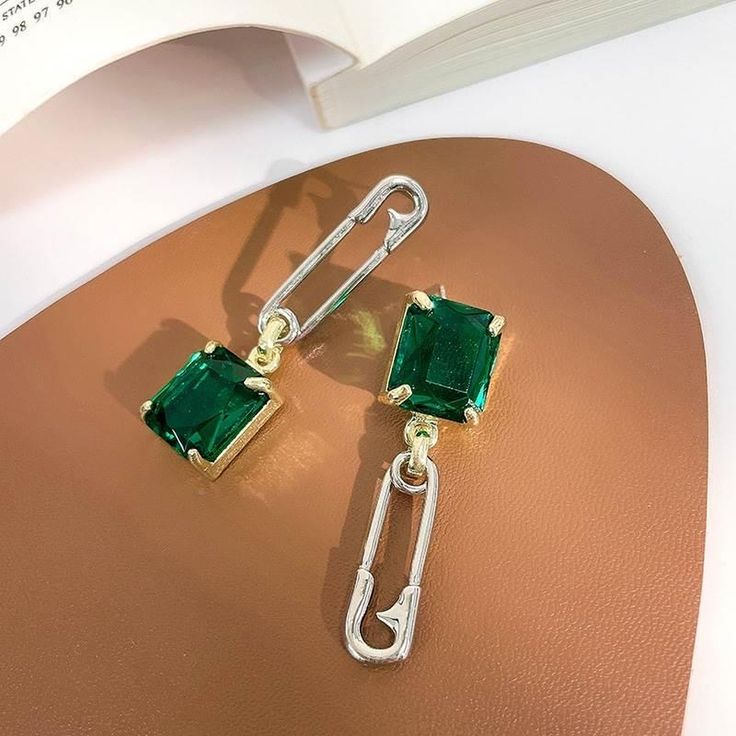 Paper Pin, Earrings Square, Emerald Green Earrings, Earring Pins, Earrings Emerald, Pin Earrings, Silver Paper, Deco Earrings, Statement Drop Earrings