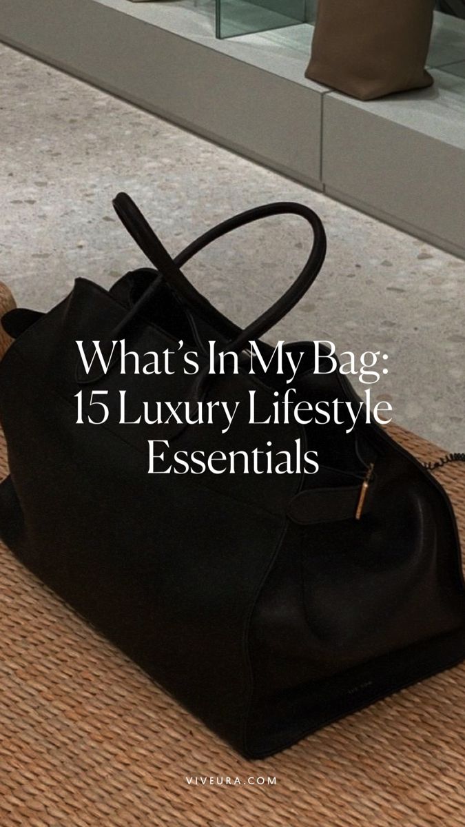 luxury life, luxury living, luxury aesthetic, luxury handbag Chic Travel Accessories, Everyday Bag Essentials, Luxury Travel Bag, Luxury Lifestyle Travel, Living Luxury, What's In My Bag, My Daily Routine, Timeless Bags, Handbag Essentials