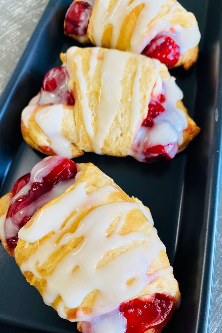 cherry turnovers drizzled with icing Using Cherry Pie Filling, Cherry Pie Filling Recipes Easy, Crescent Roll Pies, Crescent Desserts, Crescent Roll Recipes Dessert, Pillsbury Crescent Roll Recipes, Filling Breakfast Recipes, Recipes Using Crescent Rolls, Easy Smoker Recipes