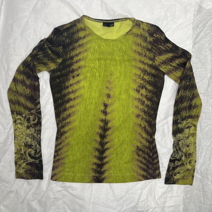 Selling this gorgeous vintage green tiger print top... - Depop Depop Fashion, Depop Clothes, Black Designer Bags, Concept Clothing, Style Savvy, Tiger Print, Dress Hats, Mood Board Fashion, Lovely Clothes