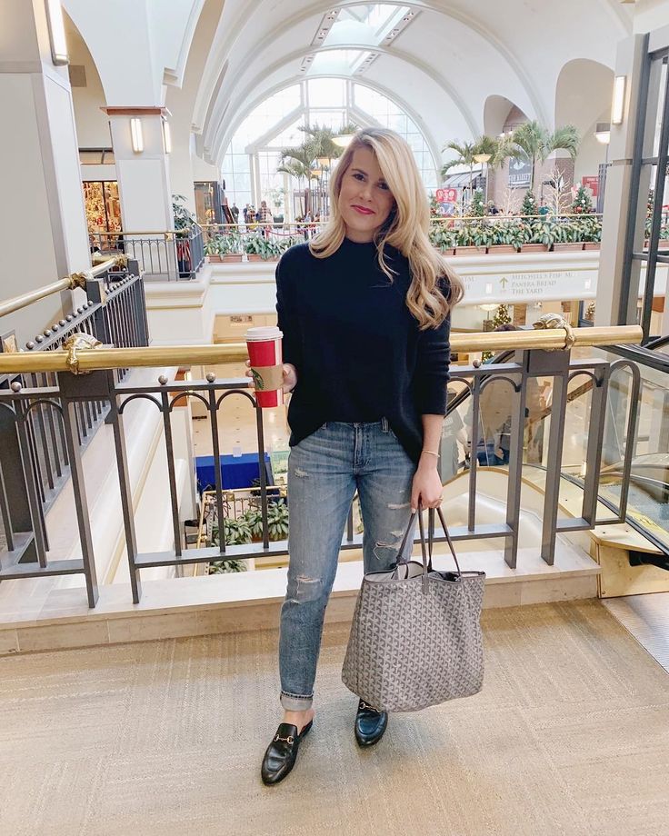 SYDNEY CARVER on Instagram: “I am dressed and out of the house- after six days of being sick in bed with the flu (seriously worst illness I have ever experienced), this…” Mules Outfit Winter, Loafer Mules Outfit, Gucci Mules Outfit, Mule Outfit, Mules Outfit, Gucci Princetown, Christmas Miracle, After Six, Style Inspiration Winter