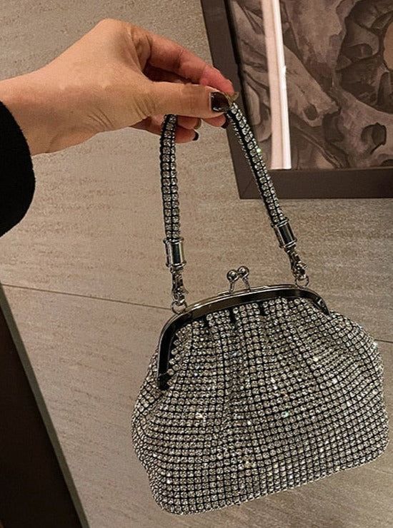 This vintage-inspired evening bag features luminous rhinestones that add an elegant sparkle to any outfit. With a modern design and luxurious feel, you can show off your timeless style. Modern Womens Fashion, Crystal Clutch, Curator Style, Online Retail, Clutch Purse, Show Off, Timeless Style, Modern Woman, Evening Bags