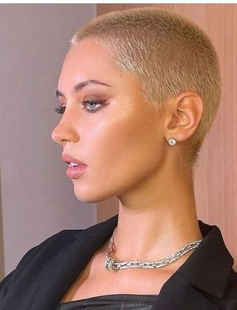 Bald Haircut, Buzzed Hair Women, Short Hairstyles For Round Faces, Buzz Cut Women, Iris Law, Buzz Cut Hairstyles, Shaved Head Women, Short Shaved Hairstyles, Shaved Hair Designs