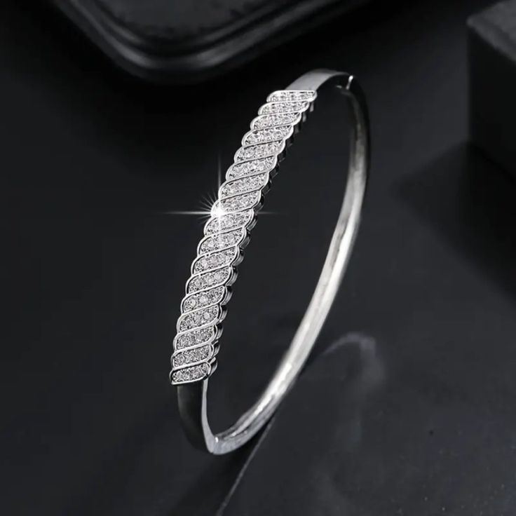 Brand New Women's White Gold Diamond Bangle Bracelet 14k White Gold Plated Sterling Silver Genuine 2ct Brilliant Cut Lab Created Diamonds 7" - The Most Common Women's Size Retail Price $400 Buy With Confidence From A Top Rated Seller With A 99%+ Feedback Rating! A0413 (Id-1471) Fine Jewelry Sparkling Bracelet For Anniversary, Elegant White Gold Sparkling Diamond Bracelet, Elegant Sparkling Bracelets For Anniversary, Sparkling Fine Jewelry Bracelets For Anniversary, Elegant Sparkling Diamond Bangle Bracelet, Elegant Sparkling Sterling Silver Diamond Bracelet, Sparkling White Gold Bracelets For Anniversary, Sparkling White Gold Anniversary Bracelets, Sparkling Round Bracelets Fine Jewelry