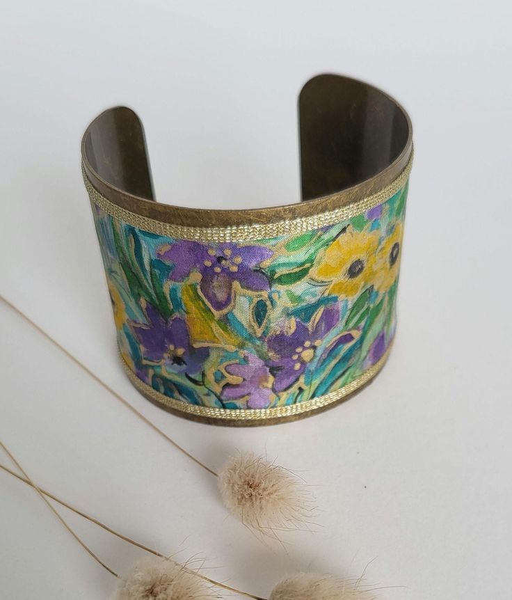 Silk cuff bracelet with flowers Bracelet with silk ribbon and metal. I painted these few red and garnet flowers on a sea green background. I added two small gold braids on each side of the ribbon. * bronze-colored metal and silk * width 5 cm * Hand-painted floral pattern * High-quality French paints * Heat-set to preserve the colors * Made in France * red, green, bronze * bohemian Original and unique bracelet, bohemian-style women's bracelet Gift for her, Christmas gift for women, Women's birthd Hand Painted Jewelry As Spring Gift, Hand Painted Jewelry For Spring Gift, Hand Painted Gold Bracelet, Bohemian Cuff Bracelets For Spring, Gold Hand Painted Bracelets As Gift, Gold Hand Painted Bracelets For Gift, Handmade Gold Bracelets For Spring, Hand Painted Gold Bracelets For Gift, Spring Bohemian Cuff Bracelet As Gift