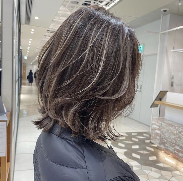 Short Hair Streaks Highlights, Korean Short Hair With Highlights, Babylights On Short Hair, Short Hair Highlights Asian, Black Short Hair Highlights, Short Haircut Long Layers, Silver Streaks In Brown Hair, Micro Highlights On Black Hair, Short Ashy Brown Hair With Highlights