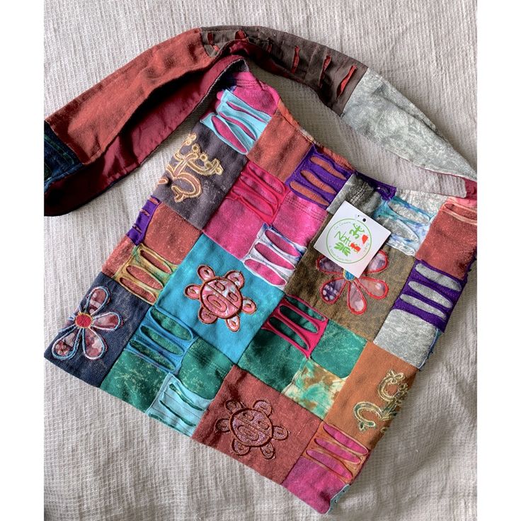 Boho Patchwork Crossbody Bag Sun, Flower, Razor Cut Patches Center Zipper Small Pocket On Inside Of Bag New With Tags Bags Patterns, Boho Patchwork, Sewing Bags, Diy Bags Purses, Diy Bags, Patchwork Bags, Boho Diy, Bags Purses, Sewing Bag