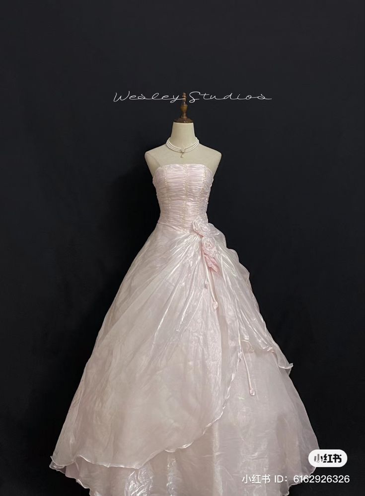 Debut Gowns 18th, Chinese Prom Dress, Estilo Blair Waldorf, Debut Gowns, Debut Dresses, Adventure Seeker, Pretty Quinceanera Dresses, Quince Dress, Gowns Dresses Elegant