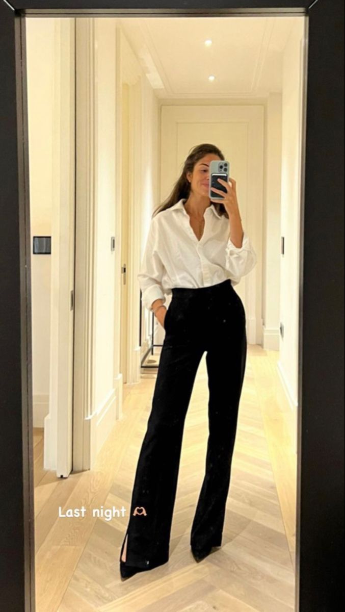 Solicitor Outfit, Sales Women Attire Work Outfits, Feminine Formal Outfits, New York Office Outfit, Vest Business Casual Women, Women In Finance Outfits, Women Button Up Shirt Outfit, Button Down Work Outfit, Lawyer Outfit Women Professional Attire