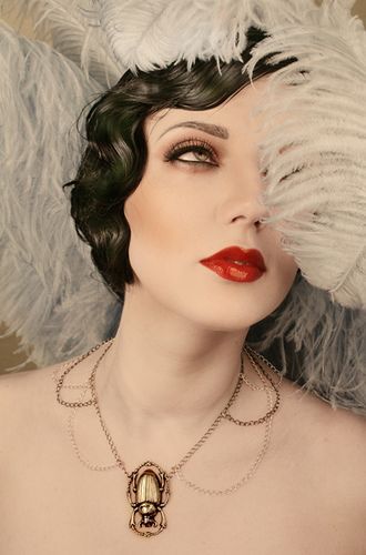 love the vintage - her lips are perfectly perfect! 1920 Makeup, 1930s Makeup, 20s Makeup, Maquillage Goth, Make Up Sposa, 1920s Makeup, Eyebrows Makeup, 1920s Hair, Look Retro