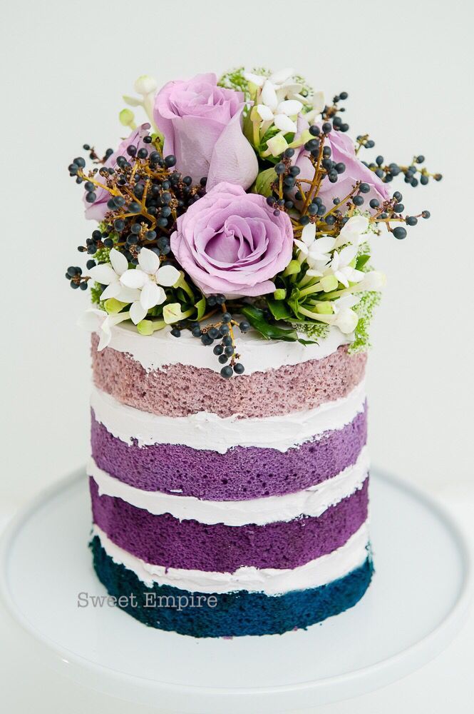 an image of a cake with flowers on the top and bottom layer that says vetl d'annur official fan page added