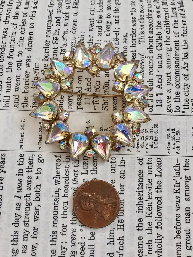 Great condition. Vintage Rhinestone Brooches For Vintage Events, Vintage Rhinestone Brooches For Party, Vintage Rhinestone Party Brooches, Vintage Rhinestone Brooches For Evening, Vintage Evening Brooches With Rhinestones, Retro Wedding Brooches With Rhinestones, Antique Rhinestone Brooches For Party, Vintage Jeweled Crystal Brooches, Vintage Crystal Jeweled Brooches