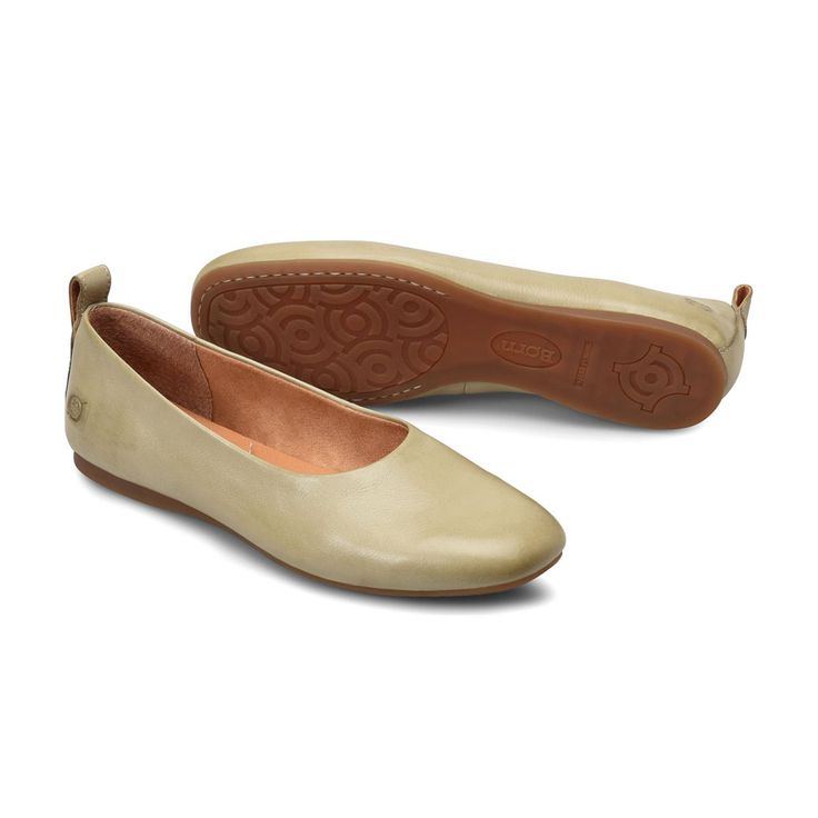 The BECA flat, available in a beautiful palette of colors and luxe full-grain leathers, is our newest seasonless slip-on. BECA is designed for comfort with a full-coverage upper and cushioned insole set onto a flexible rubber outsole. Comfortable Beige Flats With Leather Footbed, Beige Flats With Leather Footbed, Comfortable Beige Leather Flats, Beige Slip-on Ballet Flats With Removable Insole, Classic Slip-on Ballet Flats With Textured Sole, Beige Leather Sole Slip-on Ballet Flats, Beige Leather Footbed Slip-ons, Slip-on Ballet Flats With Textured Sole, Comfortable Slip-on Flats With Branded Insole