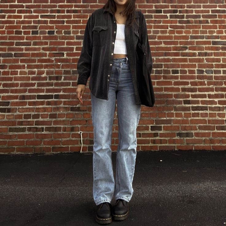 white tank: pascun flannel: thrifted jeans: princesspolly clogs: doc martens @carolyncolombo on ig Thrifted Jeans, Doc Martens Outfits, Martens Outfit, Grammy Awards Red Carpet, Dr Martens Outfit, Doc Martens Outfit, Flannel Outfits, Outfit Jeans, Of Outfits