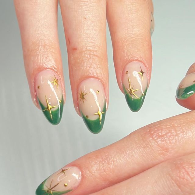 Green Nail With Gold, Green French Tip Design Nails, Green Almond Tip Nails, Green Nails Homecoming, Christmas Nails Green French Tip, Green Christmas French Tip Nails, Nails With Plants Design, Nails Acrylic Green French Tip, Green Tip Christmas Nails