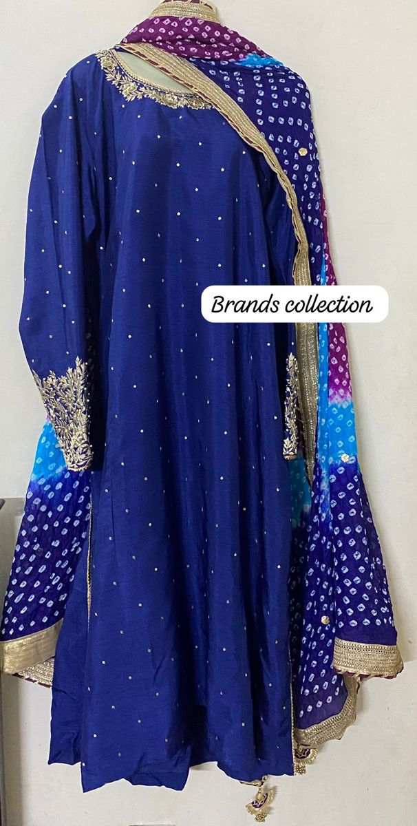 Plain Raw Silk Suits With Heavy Dupatta, Mayo Dresses Pakistani, Chunri Dupatta With Plain Suit, Chunri Dress Design, Mayun Dress, Dress Design Pakistani, Pakistani Dresses Party, Cotton Suit Designs, Pakistan Clothes