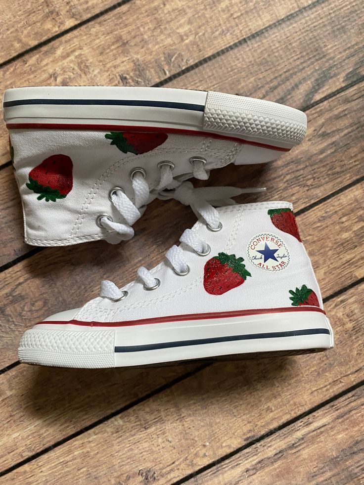 Strawberry Hand Painted High Top Converse For the strawberry lover in your life. This pair of painted converse has strawberries hand-painted across both shoes. This shoe is available in both toddler, youth, and adult sizes. Painted Converse High Tops White, White Converse Diy Design, Painting On Converse High Tops, Pink Painted Shoes, Converse Custom Art Hand Painted Shoes, Painting White Converse, Custom Converse Paint, Shoe Design Ideas Converse, Painting Ideas On Converse