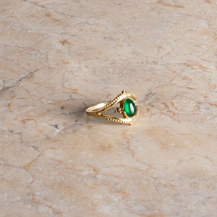 Immerse yourself in the playful elegance and unique design of our handmade boho ring with green onyx in a golden look. This exquisite piece of jewelry combines the vibrant beauty of a green onyx with a noble brass setting. Each ring is made with the utmost care to ensure the highest quality and a distinctive look. Our boho ring with green onyx is not just an accessory, but an expression of style and individuality in a boho and vintage look. The playful design makes this ring a real eye-catcher t Gold Open Ring Jewelry For May Birthstone, Gold Open Ring For May Birthstone, Bohemian Gold Jewelry With Green Onyx, Bohemian Green Onyx Gold Jewelry, Gold Plated May Birthstone Ring, Bohemian Gold Jewelry With Emeralds, Handmade Gold Plated Jewelry For May Birthstone, Fine Jewelry Green Open Ring, Gold Bohemian Jewelry With Malachite