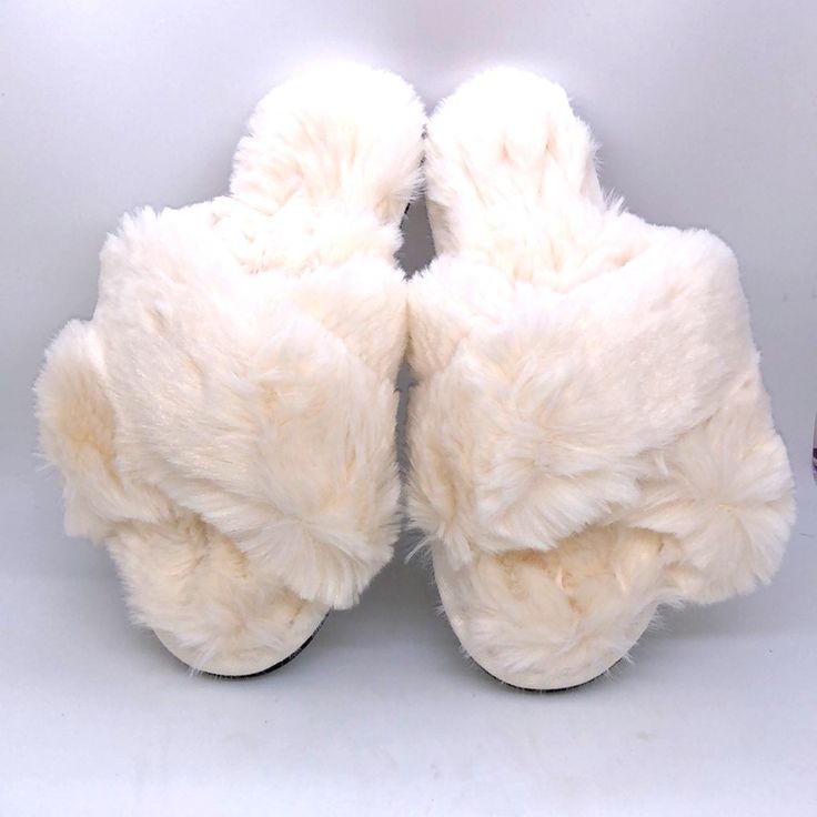 White Fuzzy Cross Band Slippers, Size Small (Fits Sizes 5-6). Casual And Comfy Indoor/Outdoor Slippers With Nonslip Sole. Machine Washable. Brand New In Package. White Casual Slippers With Soft Texture, Casual White Slippers With Soft Texture, Comfy White Slippers With Soft Texture, White Slippers For Winter Loungewear, Cozy Super Soft Slippers For Spring, White Cross Slippers, White Cozy Slippers, Comfortable Fluffy White Slippers, White Fluffy Comfy Slippers