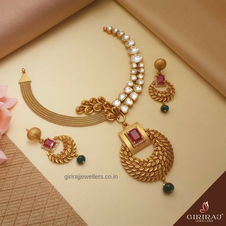 #HandmadeJewelry #Jewelry #Accessories #Style #StatementJewelry #Gemstone #JewelryAddict #Fashion #JewelryDesign #JewelryLovers 2 Tola Gold Set Design Pakistani, Antique Sets Gold, Antique Gold Necklace Set, Gold Necklace Set Simple With Price, Gold Necklace Set Antique, 2 Tola Gold Set Design, Traditional Jewelry Antique, Gold Necklace Set Design, Gold Traditional Necklace