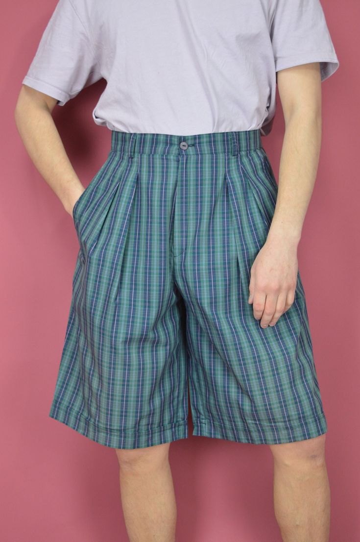 Vintage two colour checkered classic cotton shorts {S226} PRODUCT INFO: Material - 100% COTTON / Size tag on item - 30 / WAIST - 76 CM / FULL LENGTH - 60 CM / 23.5 INCH / Our model is 179 cm and normally wears a size M INFO: Due to item's vintage condition, the original tag might not show the true size. If you have any questions about this product or shipping just drop us a message and we will get back to you as soon as possible. CONDITION: Please note that Hanger Vintage sell true vintage piece Classic Plaid Cotton Bottoms, Gingham Bottoms With Pockets, Gingham Short Bottoms With Pockets, Preppy Gingham Cotton Bottoms, Gingham Bottoms With Pockets In Short Shape, Gingham Bottoms With Pockets, Short Style, Gingham Cotton High-waisted Shorts, High-waisted Gingham Cotton Shorts, Gingham Cotton Shorts