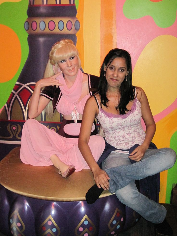 https://flic.kr/p/9NKFkJ | Madame Tussaud's Wax Museum | Jeannie and Kelly Wax Museum, Madame Tussauds, Wax, Socks