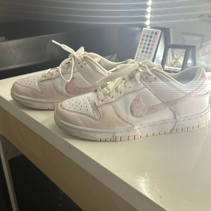 Paisley And Light Pink Dunks White Custom Sneakers With Speckled Midsole, Spring Nike Custom White Sneakers, Light Pink Dunks, Nike Shoes Dunks, Shoes Dunks, Pink Dunks, 2000s Shoes, Nike 2000s, Nike White