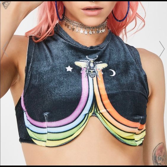 Goth Pride Outfit, Pride Outfits Women, Bonfire Fits, Rave Culture Fashion, Diy Festival Clothes, Neon Punk Fashion, Pride Outfit Ideas Women, Cute Pride Outfits, Clowncore Fashion