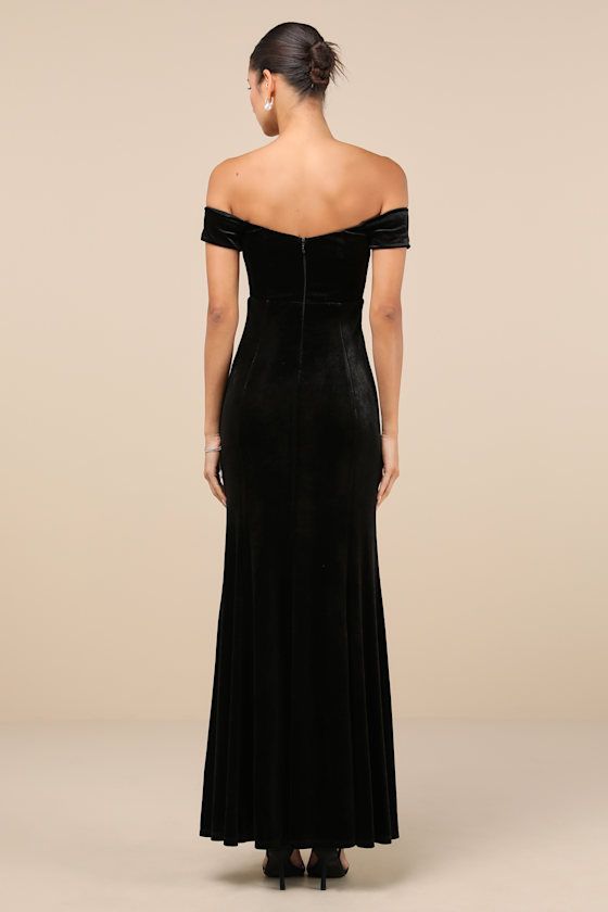 Slip into the Lulus Captivating Silhouette Black Velvet Off-the-Shoulder Maxi Dress for a look no one will be able to deny! Plush velvet shapes this sultry dress that has an off-the-shoulder neckline (with hidden no-slip strips) and a notched bodice with a plunging internal V-bar, all framed by short sleeves. High, fitted waist tops a figure-skimming mermaid skirt that falls to an elegant maxi hem. Hidden back zipper/clasp. Fit: This garment fits true to size. Length: Floor length. Size medium m Evening One-shoulder Velvet Dress, Elegant One-shoulder Velvet Evening Dress, Off-shoulder Velvet Evening Dress, Off-shoulder Velvet Dress For Evening, Elegant One-shoulder Velvet Dress, Formal Off-shoulder Velvet Dress, Black Velvet Luxury Evening Dress, Black Luxury Velvet Evening Dress, Luxury Black Velvet Evening Dress