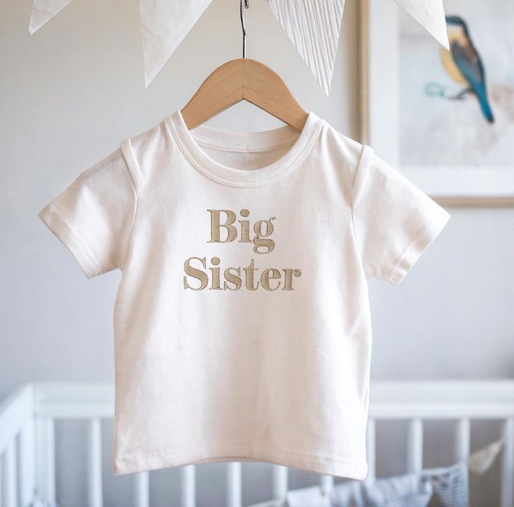 Embroidered Big Sister T-shirt This is the perfect t-shirt for your baby announcement, birthday or simply just as a casual t-shirt for your child. We strive for excellence and ensure you receive the best service and quality at all times. This also makes a great gift for a dear friend or loved one. ★ Item Details - Fabric weight: White 160gsm - Material: 100% cotton - Cotton rib crew neck - Taped back neck - Tubular knit for shape retention *Garment sizes are approximate* Would recommend ordering Big Brother Announcement, Big Sister T Shirt, Big Brother Gift, Big Brother Tshirt, Big Brother Shirt, T-shirt Broderie, Brother Shirts, Gifts For Brother, Big Sister