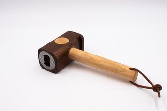 Small Woodworking Projects Bottle Opener Diy, Diy Bottle Opener, Beer Bottle Holder, Unique Bottle Openers, Cnc Machine Projects, Wood Bottle Opener, Woodworking Projects Unique, Wooden Bottle Opener, Wood Bottles