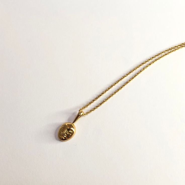 Gold-plated moon face pendant. Metal: gold-plated brass Chain: 42 cm Do not hesitate to check my Instagram for more models https://www.instagram.com/atelier_tiuh/ Gold Necklace With Oval Moon Charm Pendant, Gold Oval Pendant Necklace With Moon Charm, Oval Moon Charm Necklace As Gift, Oval Moon Charm Necklace Gift, Gold Jewelry With Moon Charm, Oval Necklace With Moon Charm As Gift, Gold Oval Jewelry With Moon Charm, Yellow Gold Oval Necklace With Moon Charm, Celtic Rings Women