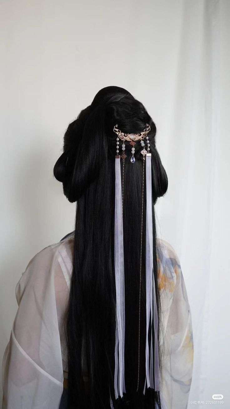 Chinese Accessories Hair, Chinese Princess Hair, Mexican Hair Accessories, Traditional Chinese Accessories, Ancient Chinese Hair Accessories, Korean Goddess Hair, Chinese Royalty Aesthetic, Asian Headpiece, Ancient China Hairstyles