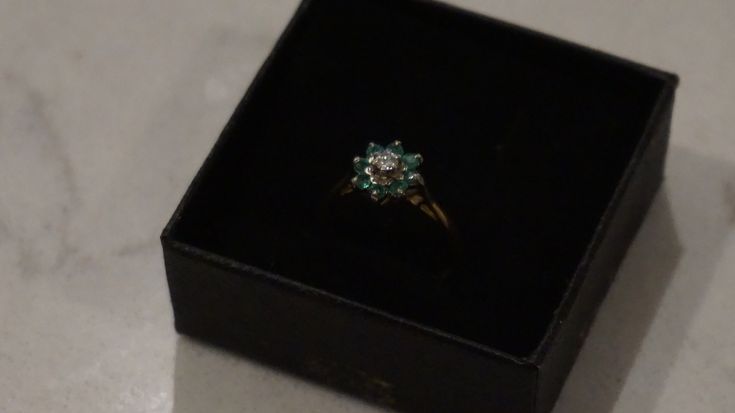 OLD VINTAGE 18CT GOLD DIAMOND EMERALD RING - STAMPED 18C Chosen because I loved it Diamond Emerald Ring, Smaragd Ring, Old Vintage, Emerald Ring, Rings Statement, Vintage Gold, Statement Rings, Gold Diamond, Emerald