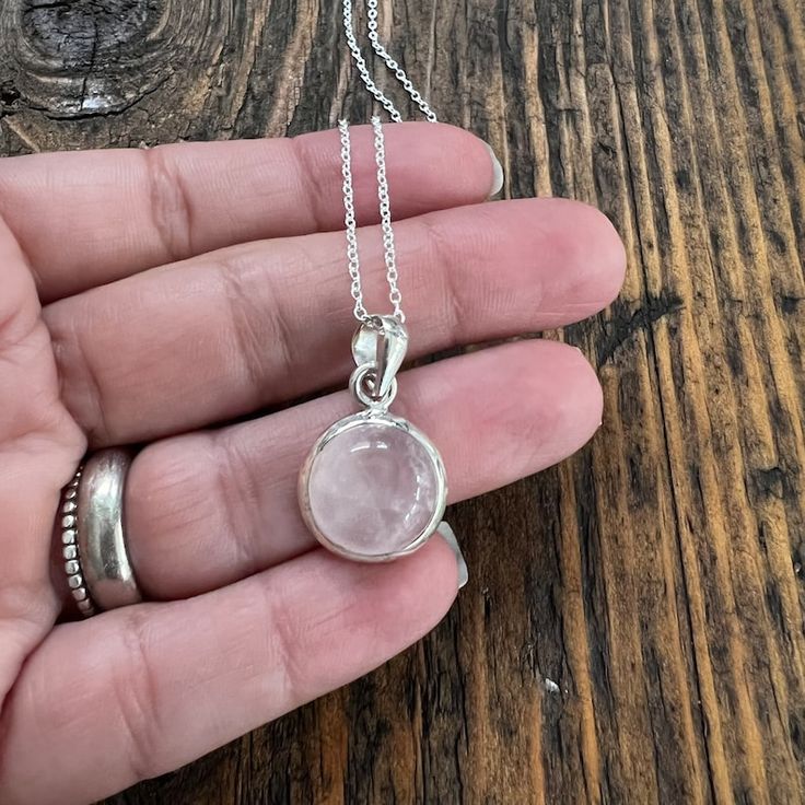 Pink Quartz Jewelry, Plain Silver Rings, Necklace Matching, Rose Quartz Jewelry, Oval Necklace, Rose Quartz Pendant, Rose Quartz Necklace, Round Necklace, Silver Circle