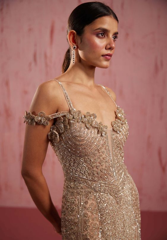 Roqa | Zerena Gold Gown | INDIASPOPUP.COM Evening Gowns Pattern Making, Gown Indian, Western Gown, Modern Gown, Couture Ideas, Pearl Embroidery, Gold Gown, Soiree Dress, Eve Outfit